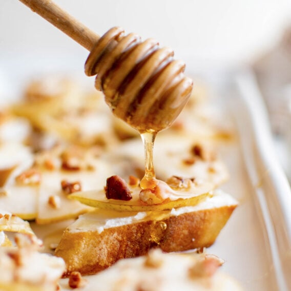 Pear and Goat Cheese Crostini Easy Appetizers